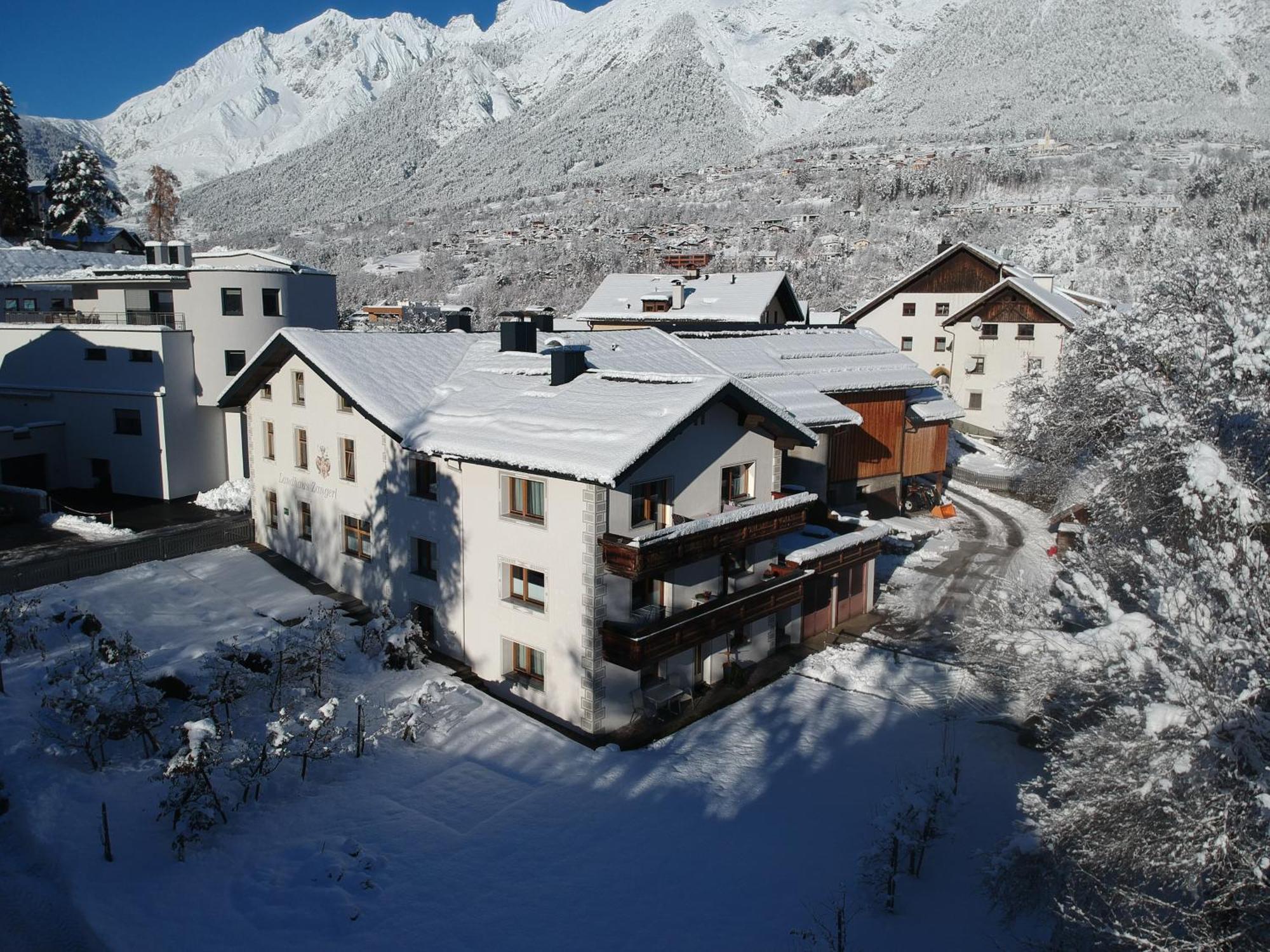 Landhaus Zangerl - Kobelerhof Landeck Eksteriør billede